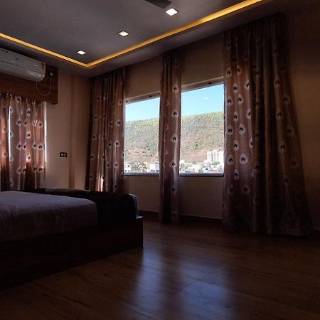 New Sun International & Banquet Hall Джамшедпур Екстериор снимка