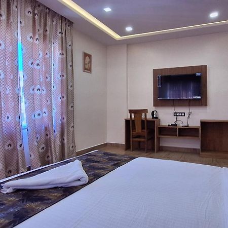 New Sun International & Banquet Hall Джамшедпур Екстериор снимка