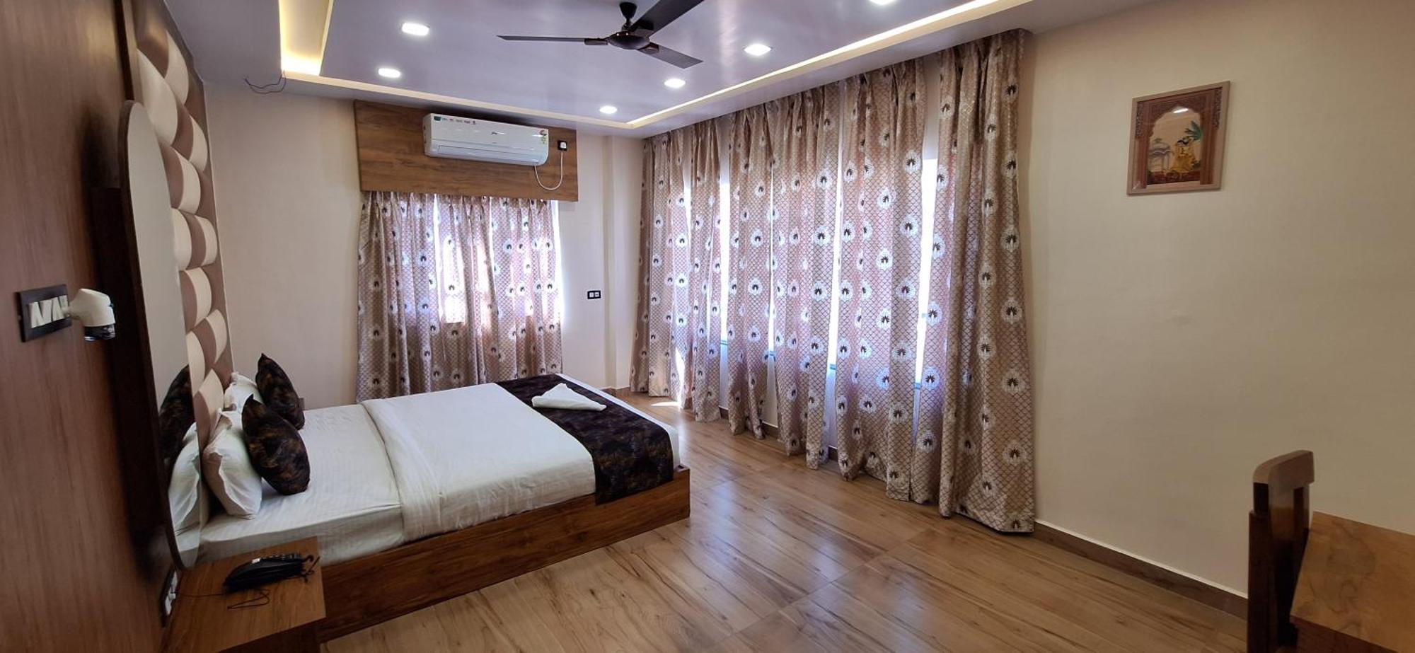 New Sun International & Banquet Hall Джамшедпур Екстериор снимка